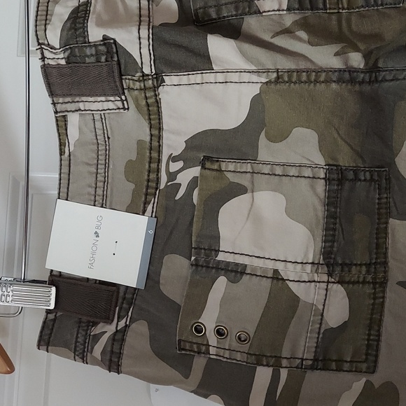 Fashion Bug size 6 camo pants cropped - Picture 7 of 9